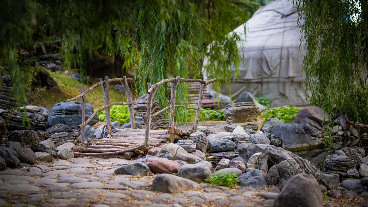 Территория клиники 11