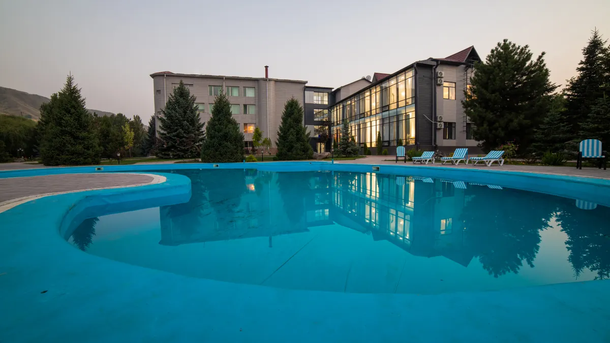 Территория клиники 12