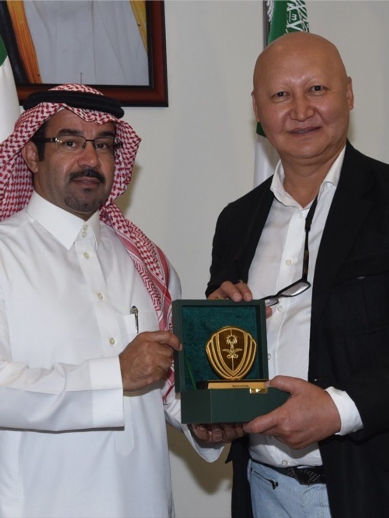 البروفيسور نزارالييف — مؤسس المركز الطبي